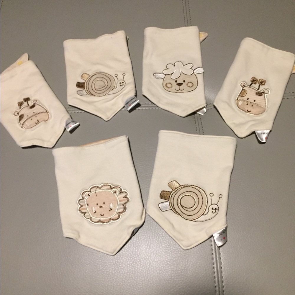 6 bandanna bibs never worn.